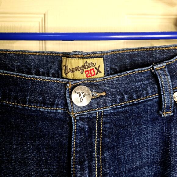 Wrangler 20X Relaxed Straight Jeans – Men's 42x33, Dark Wash, Classic Denim - Picture 6 of 8